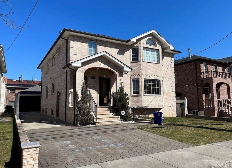 256-07 60th Ave in Queens, NY - Building Photo