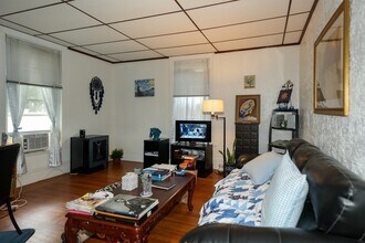 14 Summit Ave, Unit 5 in Somerville, MA - Foto de edificio - Building Photo