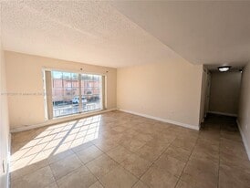 7230 Fairway Dr in Hialeah, FL - Building Photo