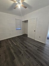 3252 NW 102nd St in Miami, FL - Building Photo - Building Photo