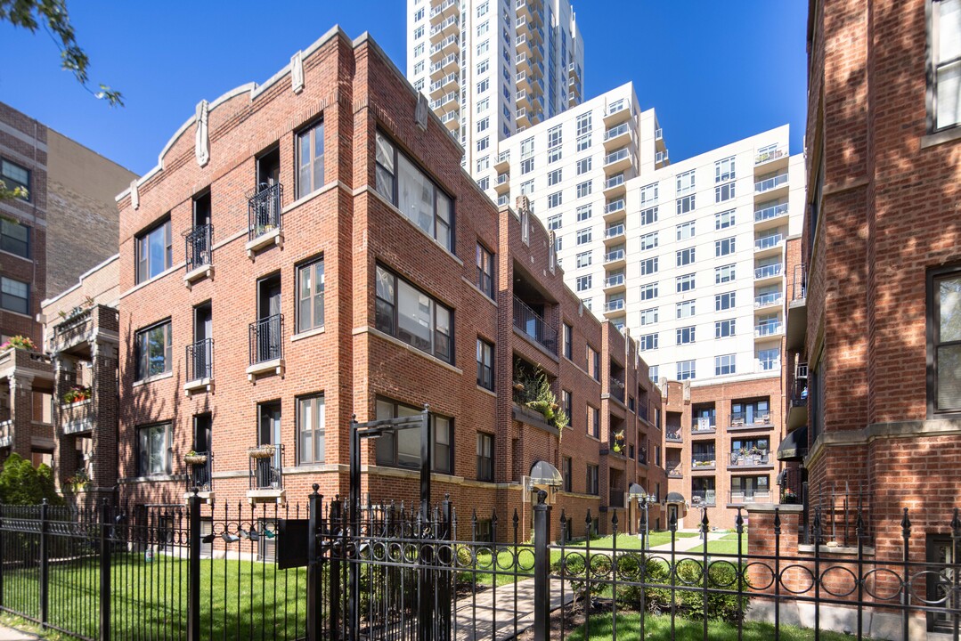 Winona Courtyard in Chicago, IL - Foto de edificio