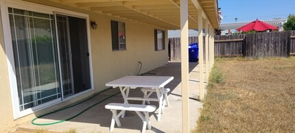 6645 Bamburgh Dr in San Diego, CA - Foto de edificio - Building Photo