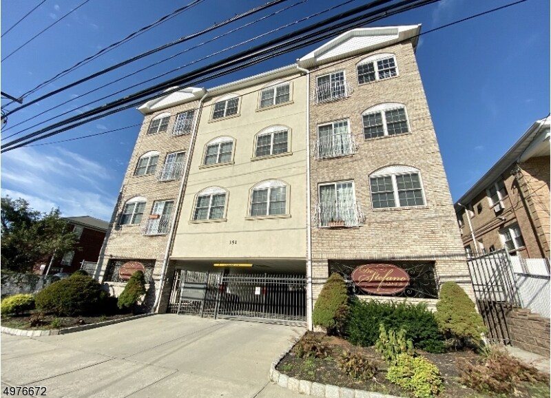 349 S Broad St in Elizabeth, NJ - Building Photo