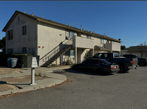 650 E 8th St, Unit Apt. 208 in Gilroy, CA - Foto de edificio - Building Photo