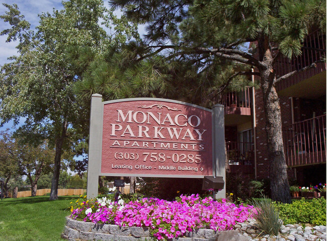 Monaco Parkway Apartments in Denver, CO - Building Photo - Building Photo