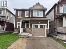 208 Pineglen Cres in Kitchener, ON - Building Photo
