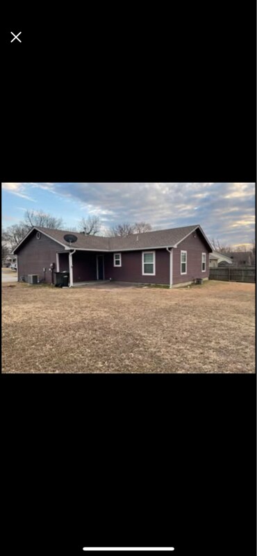 302 W Cottonwood Ave in Fort Gibson, OK - Building Photo - Building Photo