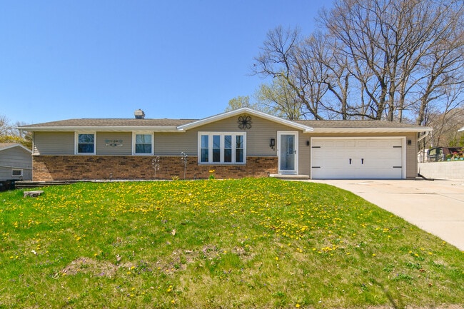 property at 981 Hillcrest Heights