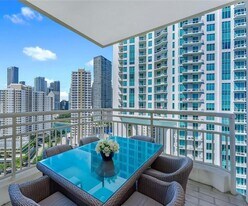 888 Brickell Key Dr, Unit 2201 in Miami, FL - Building Photo