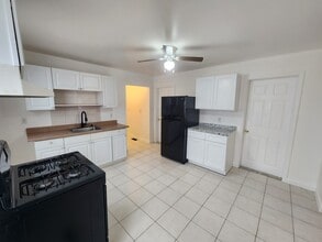 1066 Webster St, Unit first floor in Schenectady, NY - Foto de edificio - Building Photo