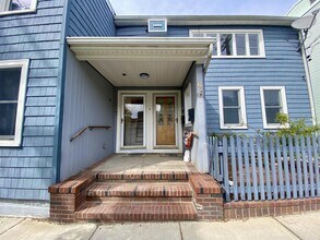 61 Gore St, Unit 2 in Cambridge, MA - Foto de edificio - Building Photo