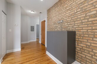 2009 W Jarvis Ave in Chicago, IL - Building Photo - Building Photo