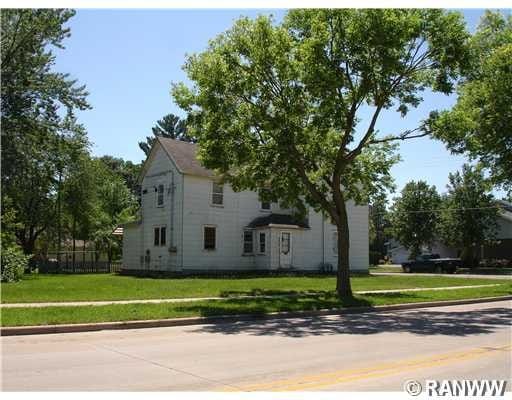 1732 17th Ave in Bloomer, WI - Foto de edificio