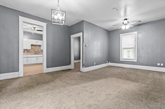 319 Elm St in Leavenworth, KS - Building Photo - Building Photo