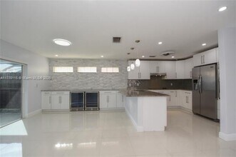 6450 Buena Vista Dr in Margate, FL - Building Photo - Building Photo