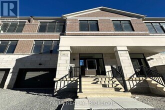 33 Millman Ln in Richmond Hill, ON - Building Photo - Building Photo