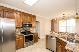 84 Columns Way in Newnan, GA - Building Photo - Building Photo