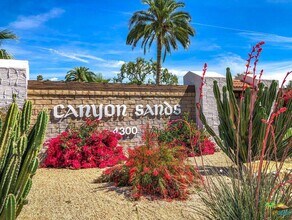 2350 E Miramonte Cir in Palm Springs, CA - Building Photo - Building Photo