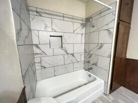 1215 Lakecrest Dr in Norman, OK - Building Photo