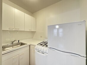 513 W Wellington Ave, Unit J00P in Chicago, IL - Building Photo - Building Photo
