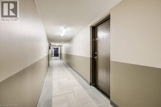 82 Elgin St S in Cambridge, ON - Building Photo - Building Photo