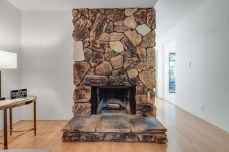 1122 Brewster Ave in Redwood City, CA - Building Photo - Building Photo