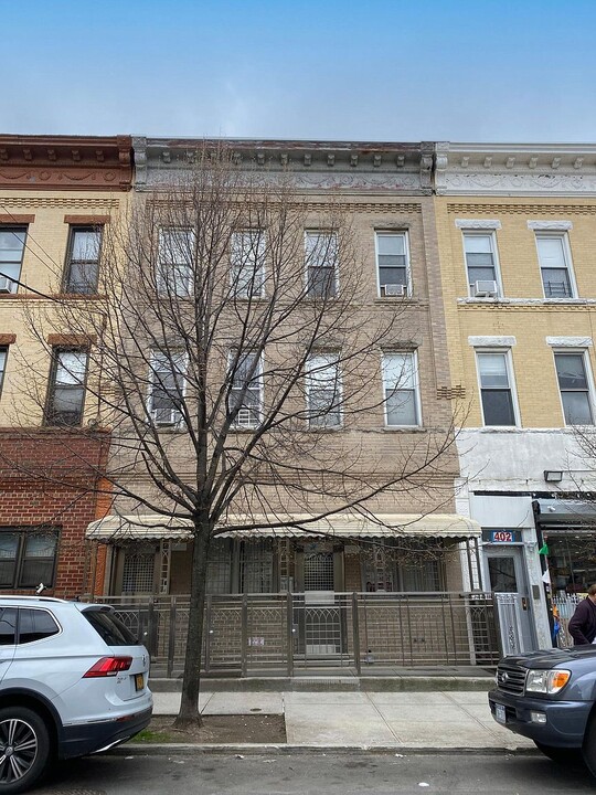 404 Onderdonk Ave in Ridgewood, NY - Building Photo