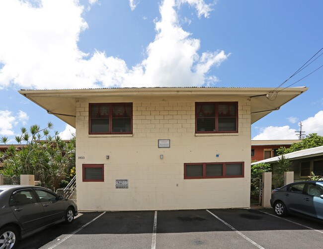 1823 Democrat St in Honolulu, HI - Foto de edificio - Building Photo