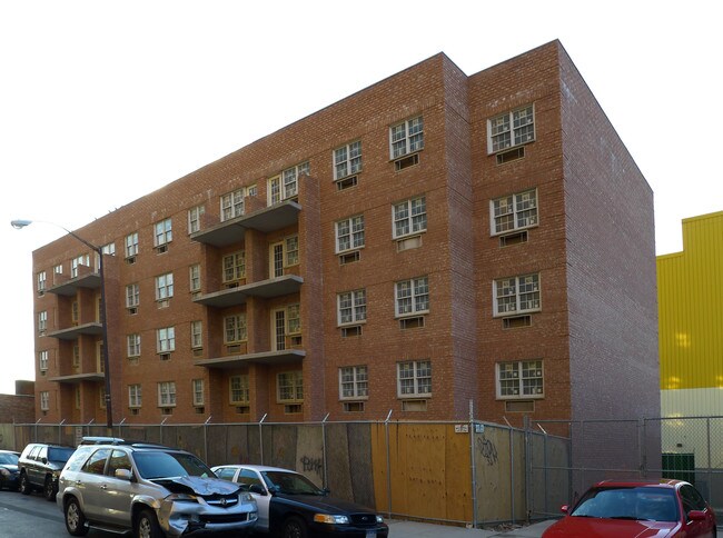 90 Sullivan Pl in Brooklyn, NY - Foto de edificio - Building Photo