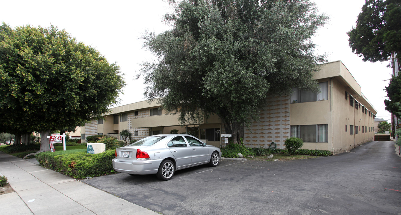 Park Huntington Apartments in San Gabriel, CA - Building Photo