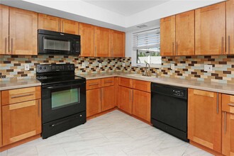 3842 N Circle Dr in Hollywood, FL - Building Photo - Building Photo