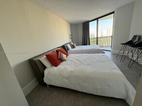 2000 Island Blvd in North Miami Beach, FL - Building Photo - Building Photo