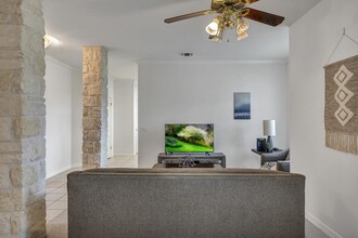 403 Maple Run Dr in Round Rock, TX - Building Photo - Building Photo