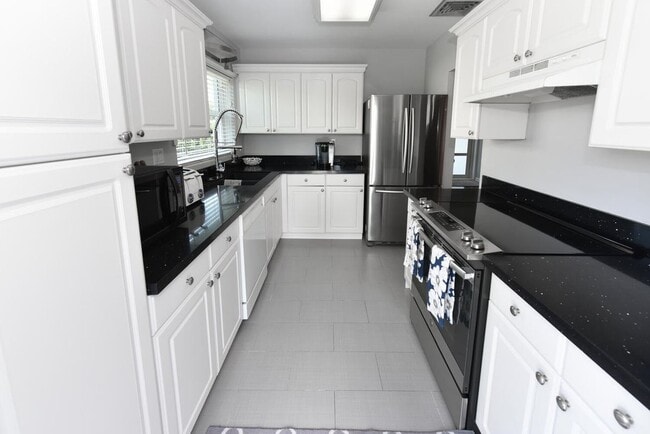 property at 340 Russlyn Dr