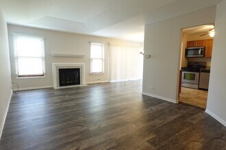 231 University Ln in Elk Grove Village, IL - Building Photo - Building Photo