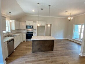 412 E Lawson St in Hahira, GA - Building Photo - Building Photo