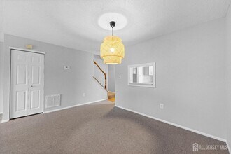 39 Goodwin Dr in North Brunswick, NJ - Building Photo - Building Photo