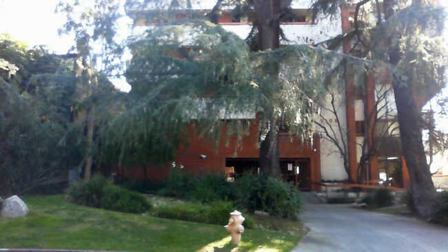 2108 Fair Park Ave in Los Angeles, CA - Building Photo - Building Photo