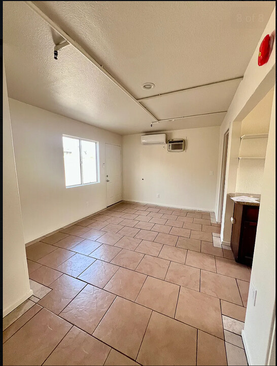 14648 Kittridge St in Van Nuys, CA - Building Photo