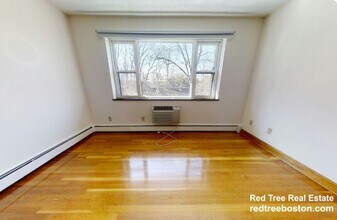272 Grove St in Newton, MA - Foto de edificio - Building Photo