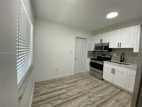 44 NW 44th St in Miami, FL - Building Photo - Building Photo