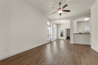 240 Fieldstone Pl in College Station, TX - Building Photo - Building Photo