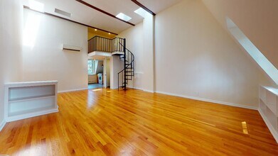 382 Burns St in Queens, NY - Building Photo - Building Photo
