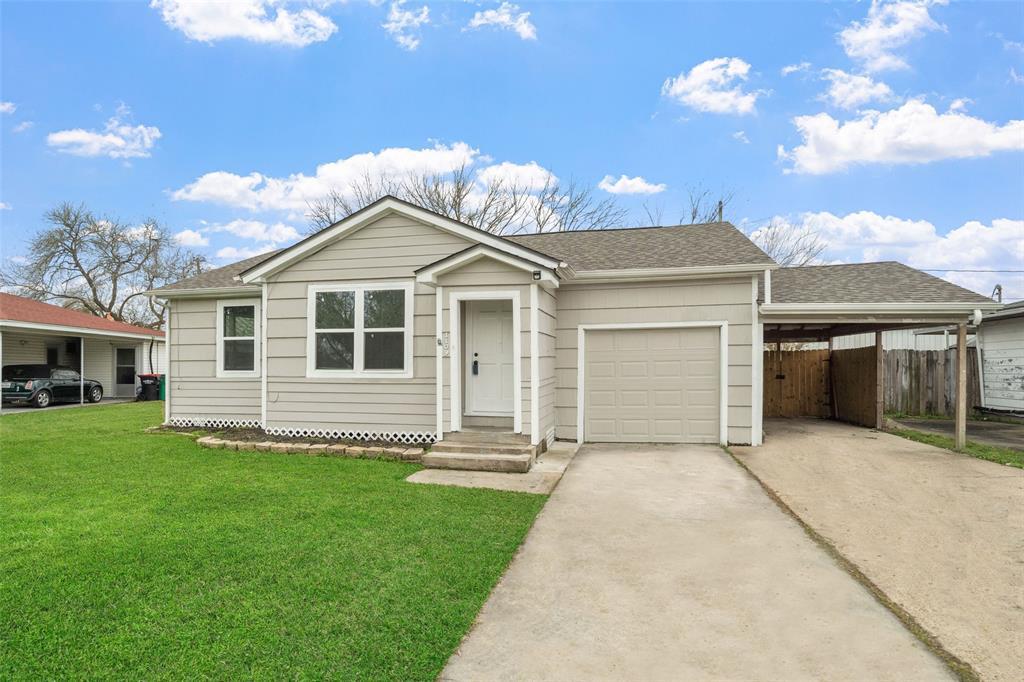 1109 S Shepherd Dr in Baytown, TX - Building Photo