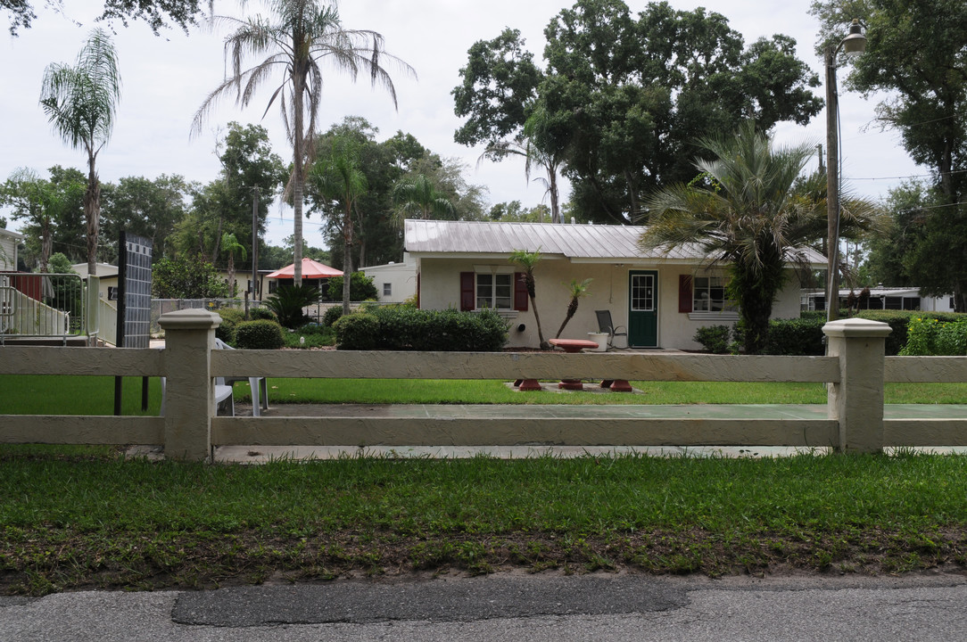 Sunshine Mobile Home Park in Lady Lake, FL - Building Photo