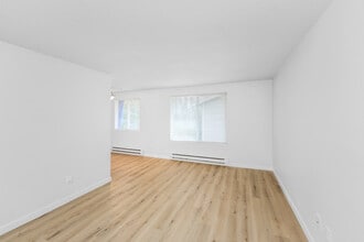Meadowbrook Apartments in Lakewood, WA - Building Photo - Interior Photo
