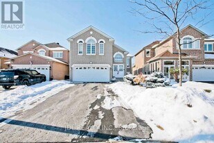 108 Melbourne Dr in Richmond Hill, ON - Building Photo