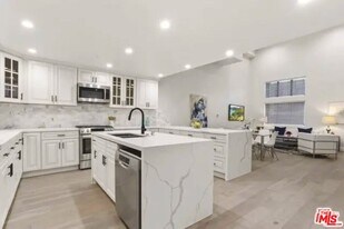 5019 W Maplewood Ave in Los Angeles, CA - Building Photo