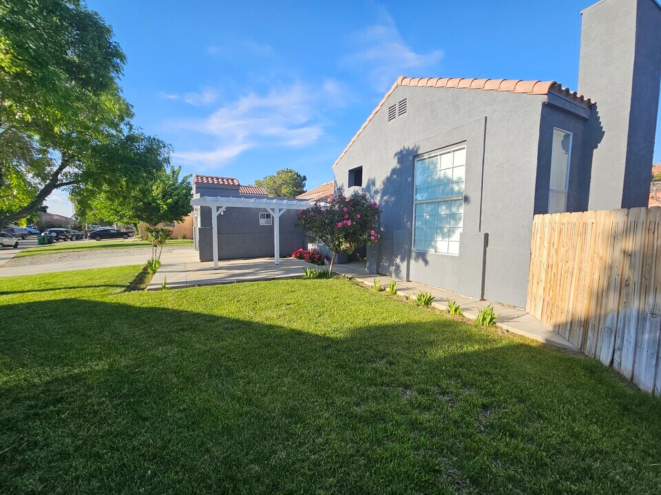 37212 Little Sycamore St in Palmdale, CA - Building Photo
