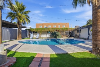 4235 N 13th Pl in Phoenix, AZ - Foto de edificio - Building Photo